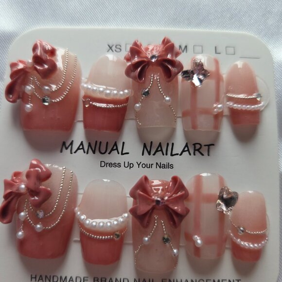 Blush royalty press on nails - Picture 2 of 3